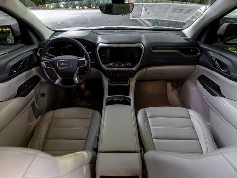 Used 2021 GMC Acadia Denali w/ Denali Technology Package FWD image 5