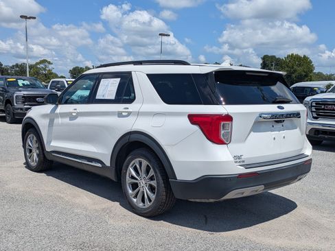 Certified 2022 Ford Explorer XLT w/ Equipment Group 202A RWD image 6