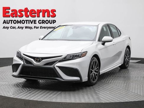 Used 2024 Toyota Camry SE FWD image 1