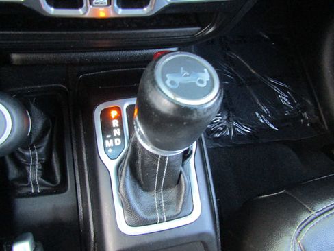 Used 2018 Jeep Wrangler Unlimited Sahara image 34