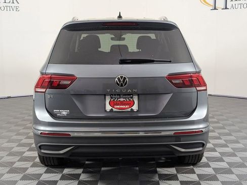 Used 2024 Volkswagen Tiguan SE image 6