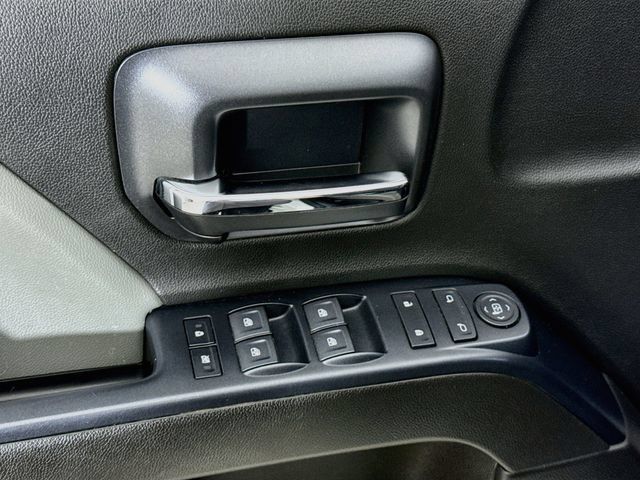 Used 2019 Chevrolet Silverado 1500 Custom w/ Custom Convenience Package AWD/4WD image 18