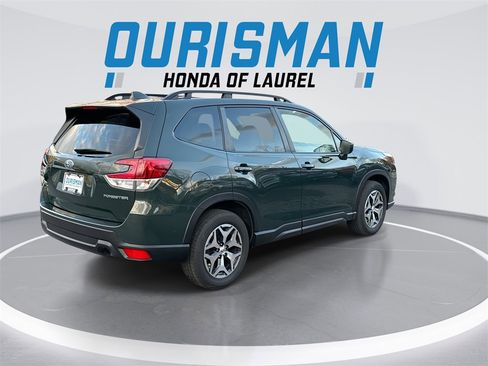 Used 2023 Subaru Forester Premium image 8