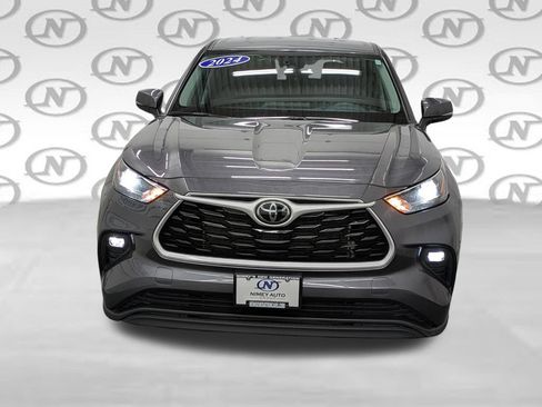 Used 2024 Toyota Highlander LE AWD/4WD image 32