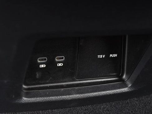 Used 2025 Volkswagen Atlas Cross Sport SE w/ Panoramic Sunroof Package FWD image 24