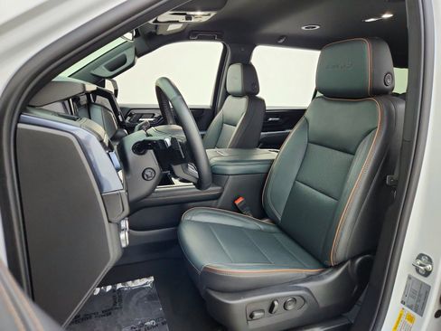 Used 2025 GMC Yukon XL AT4 AWD/4WD image 17