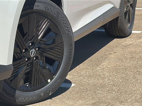 New 2025 Nissan Murano SV image 3