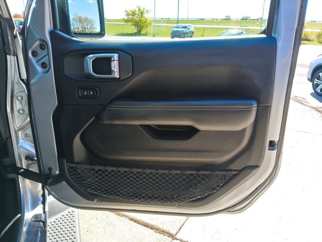 Used 2020 Jeep Wrangler Unlimited Sahara AWD/4WD image 21