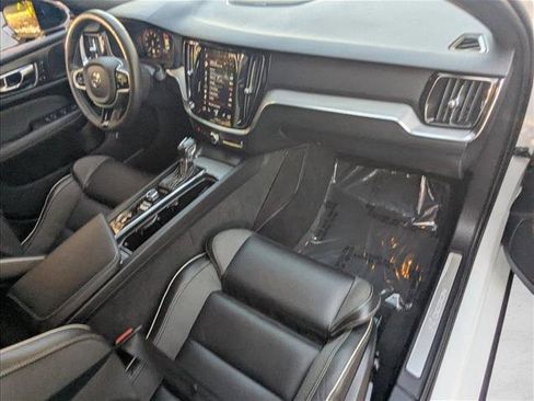 Used 2019 Volvo S60 T5 R-Design image 22