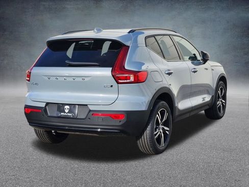New 2026 Volvo XC40 B5 Core w/ Climate Package image 7