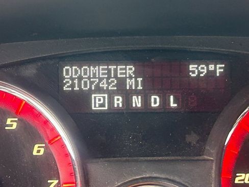 Used 2012 GMC Acadia SLE image 16