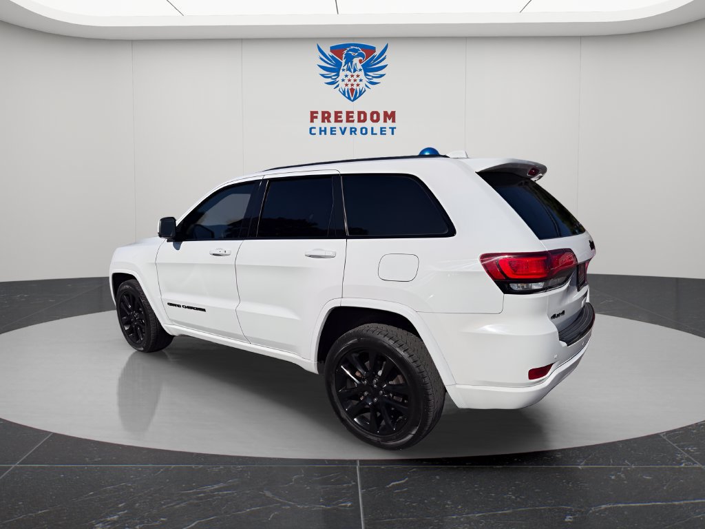 Used 2017 Jeep Grand Cherokee Altitude AWD/4WD image 3