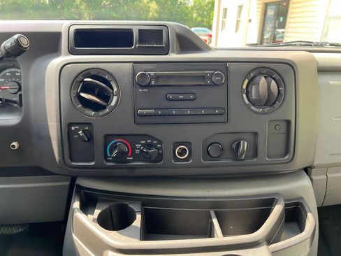 Used 2010 Ford E-350 and Econoline 350 Super Duty RWD image 13