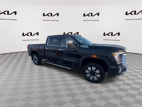 Used 2024 GMC Sierra 3500 Denali w/ Technology Package image 2