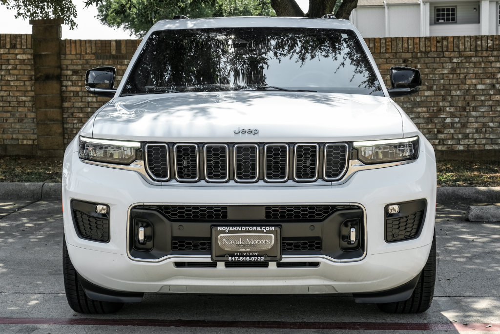 Used 2022 Jeep Grand Cherokee Overland w/ Luxury Tech Group IV AWD/4WD image 11