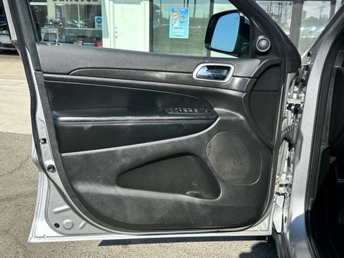 Used 2018 Jeep Grand Cherokee Laredo RWD image 10