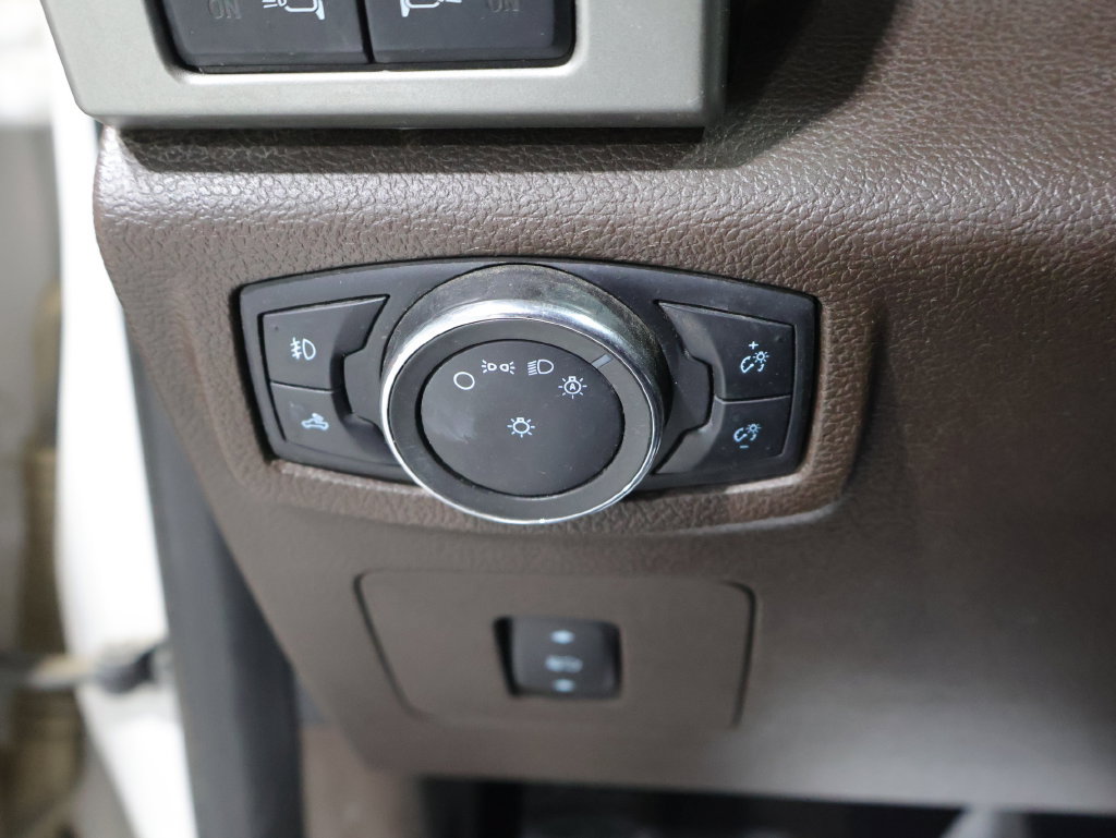 Used 2015 Ford F150 King Ranch w/ Equipment Group 601A Luxury AWD/4WD image 32