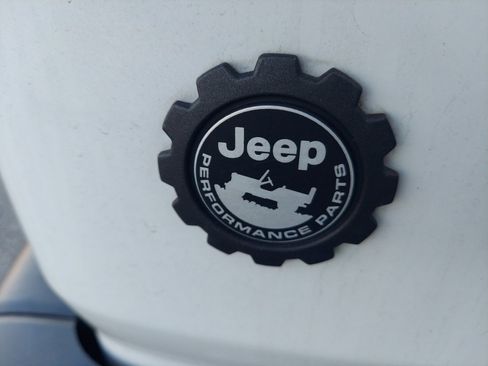 Used 2018 Jeep Wrangler Unlimited Sahara image 24