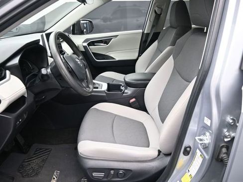Used 2025 Toyota RAV4 XLE FWD image 21
