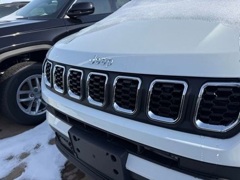 New 2026 Jeep Compass Latitude image 3