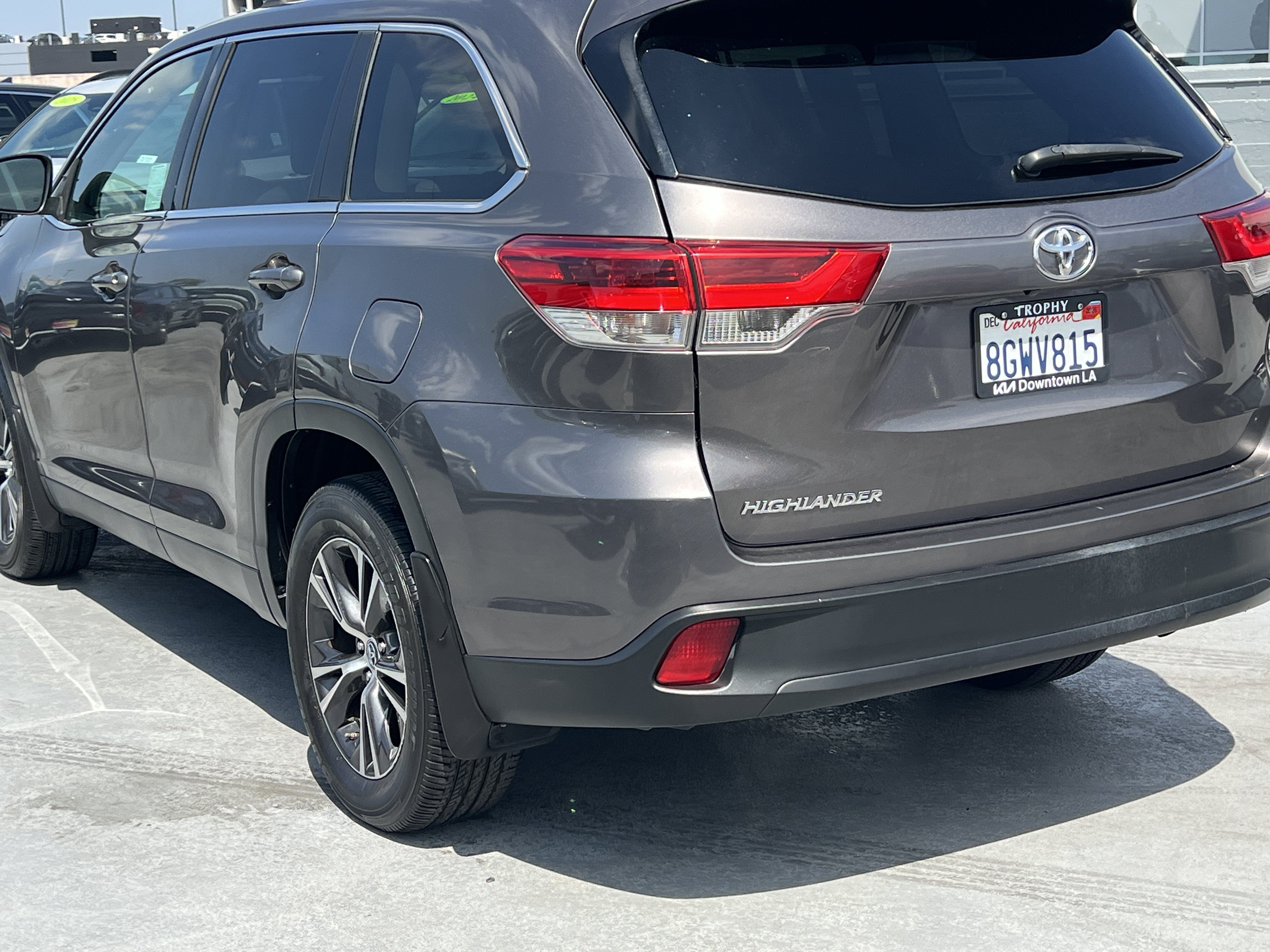 Used 2019 Toyota Highlander LE FWD image 5