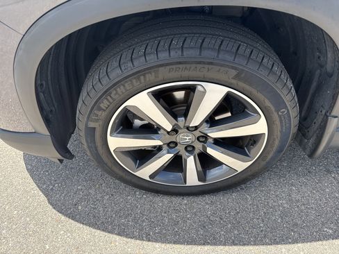 Certified 2024 Honda Pilot Touring image 10
