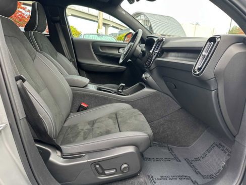 Certified 2023 Volvo C40 P8 Recharge Ultimate w/ Protection Package Premier image 10