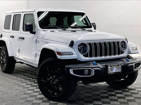 Used 2024 Jeep Wrangler Unlimited Sahara AWD/4WD image 11