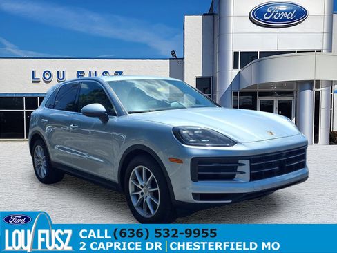 Used 2024 Porsche Cayenne AWD/4WD image 1