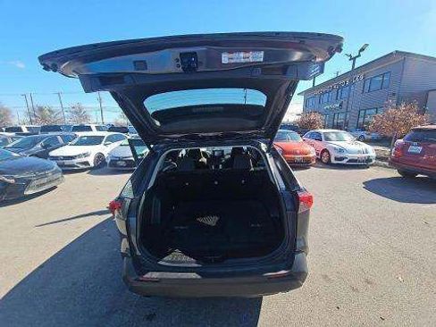 Used 2021 Toyota RAV4 XLE w/ Convenience Package image 8