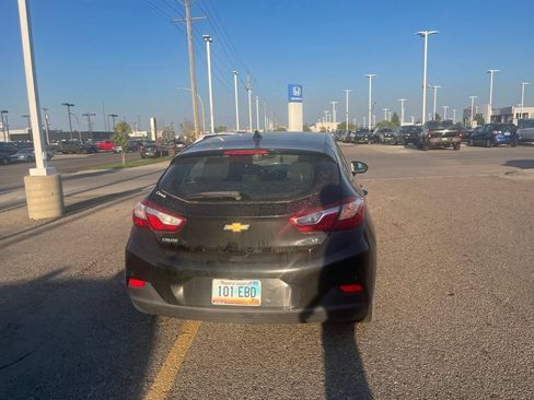 Used 2017 Chevrolet Cruze LT FWD image 4