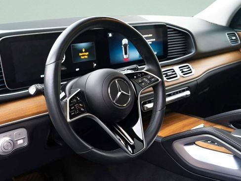 Used 2024 Mercedes-Benz GLE 450 4MATIC w/ Winter Package image 33