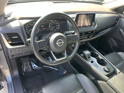 Used 2022 Nissan Rogue SL image 2