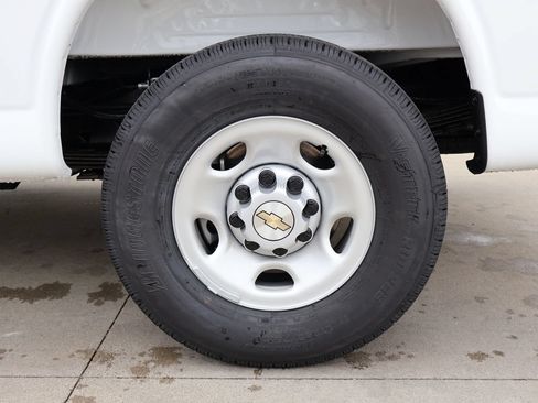 New 2026 Chevrolet Express 3500 Extended w/ Driver Convenience Package RWD image 32