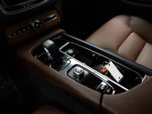 Used 2023 Volvo XC90 T8 Plus image 15