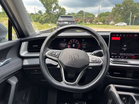 Used 2026 Volkswagen Tiguan SE AWD/4WD image 30