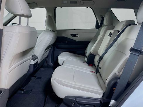 Certified 2025 Nissan Pathfinder SL image 22