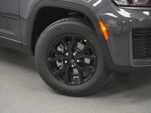 New 2026 Jeep Grand Cherokee Altitude AWD/4WD image 4