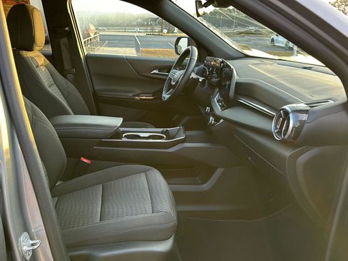 Used 2025 Chevrolet Equinox LT image 10