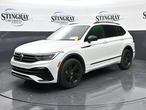 Used 2023 Volkswagen Tiguan SE R-Line AWD/4WD image 3