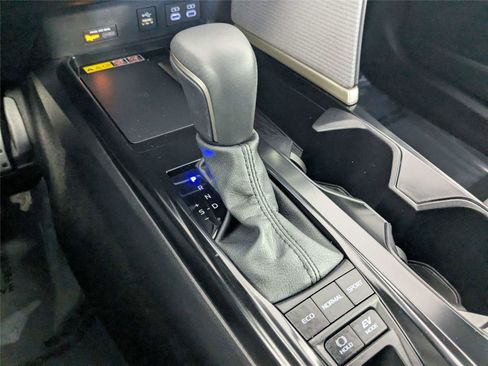 Used 2025 Toyota Camry SE image 25