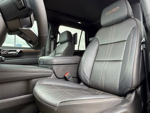 Used 2025 Chevrolet Tahoe High Country image 16