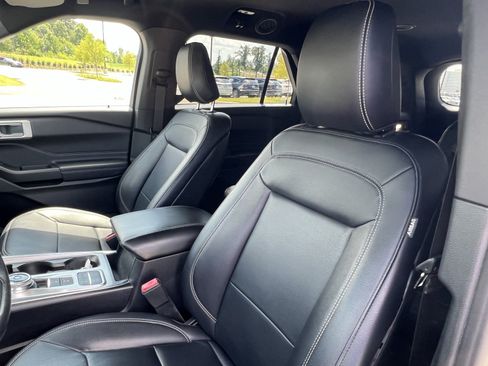 Used 2020 Ford Explorer XLT w/ Equipment Group 202A RWD image 16