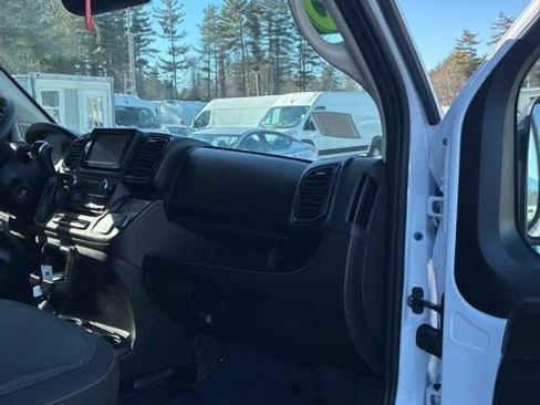 Used 2025 RAM ProMaster 2500 w/ Convenience Group image 10