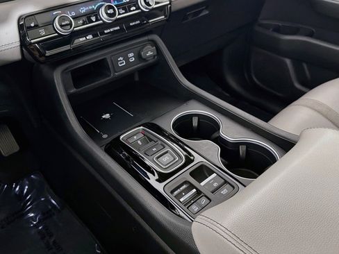 Used 2024 Honda Pilot Touring image 6