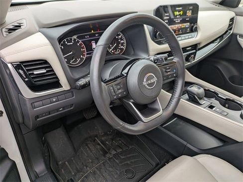 Used 2023 Nissan Rogue SL w/ SL Premium Package image 7