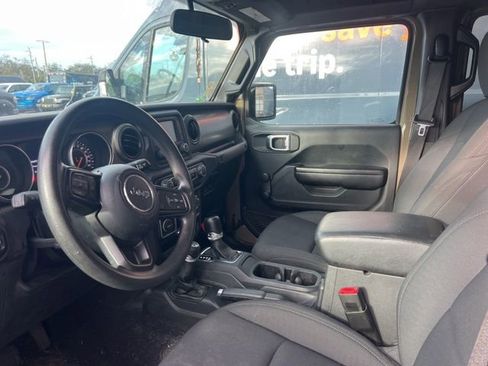 Used 2020 Jeep Gladiator Sport image 7