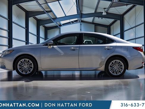 Used 2013 Lexus ES 350 w/ Luxury Pkg FWD image 3