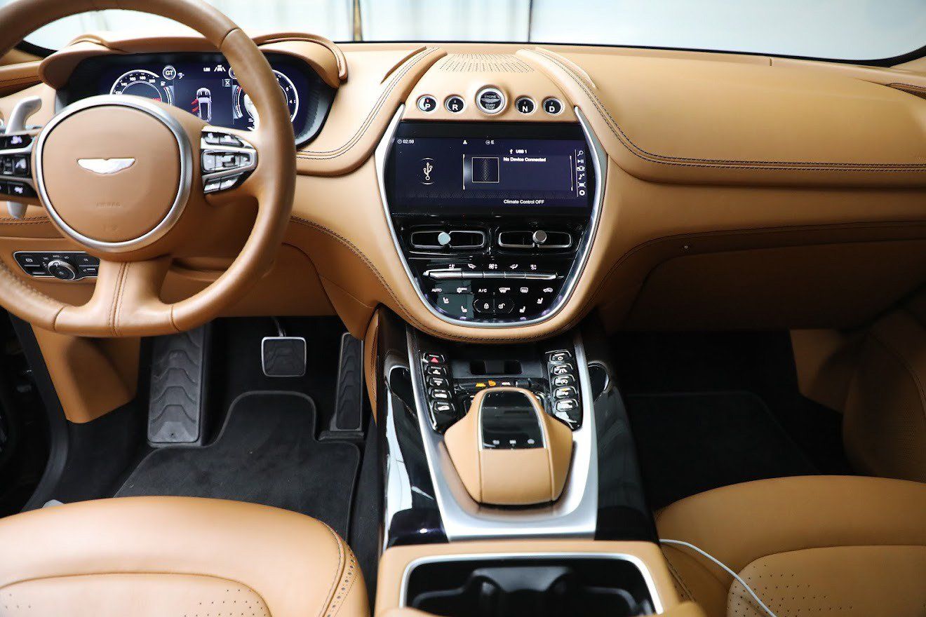 Used 2021 Aston Martin DBX AWD/4WD image 19