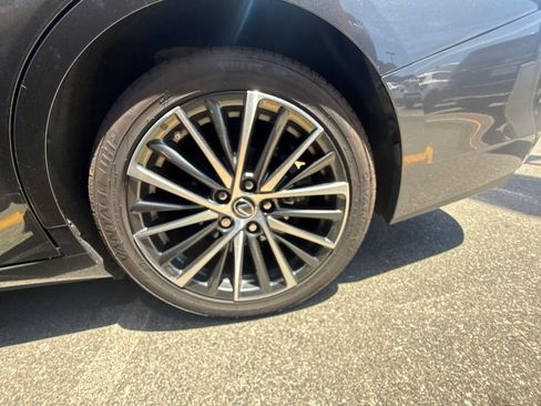 Used 2025 Lexus ES 350 w/ Premium Package FWD image 12